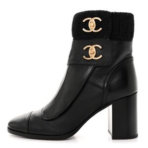 CHANEL Interlocking Calfskin Shearling Black and Gold Heeled Boots